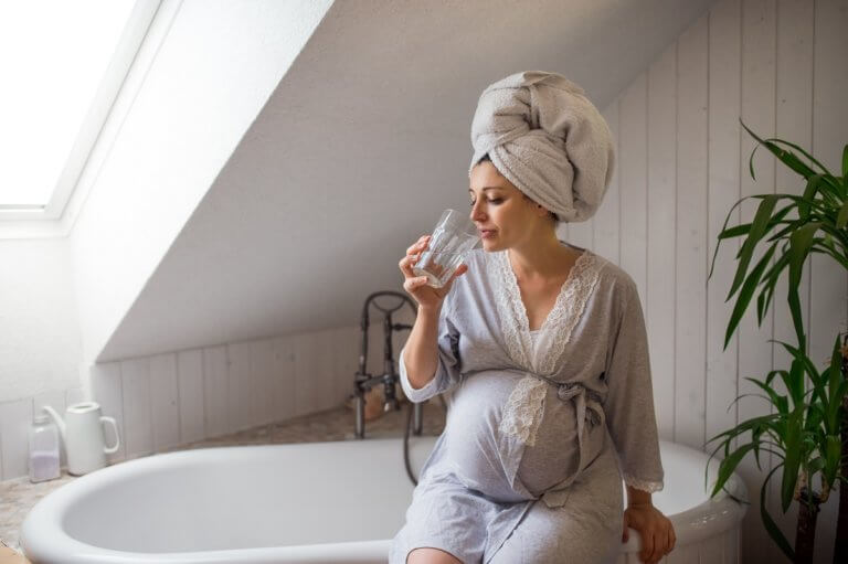 should-you-use-a-hot-tub-while-pregnant